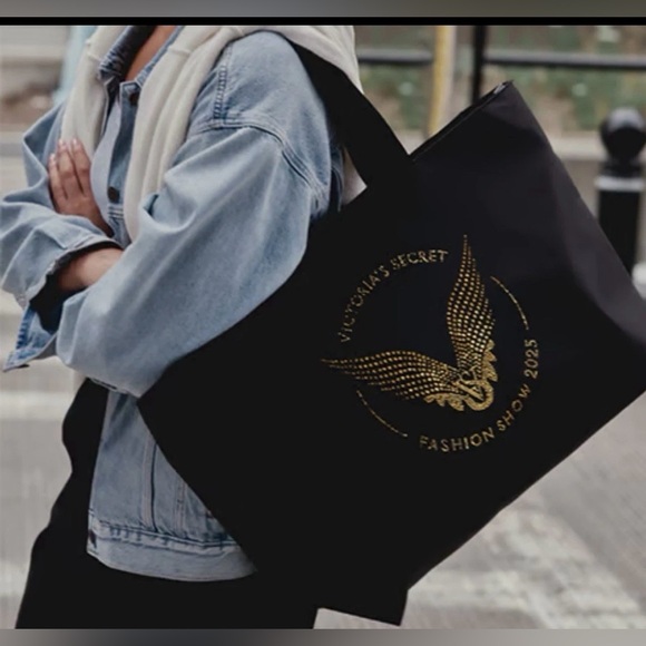 Victoria’s Secret Black Nylon Rhinestone Embellished Fashion Show 2025 Tote - Picture 8 of 8